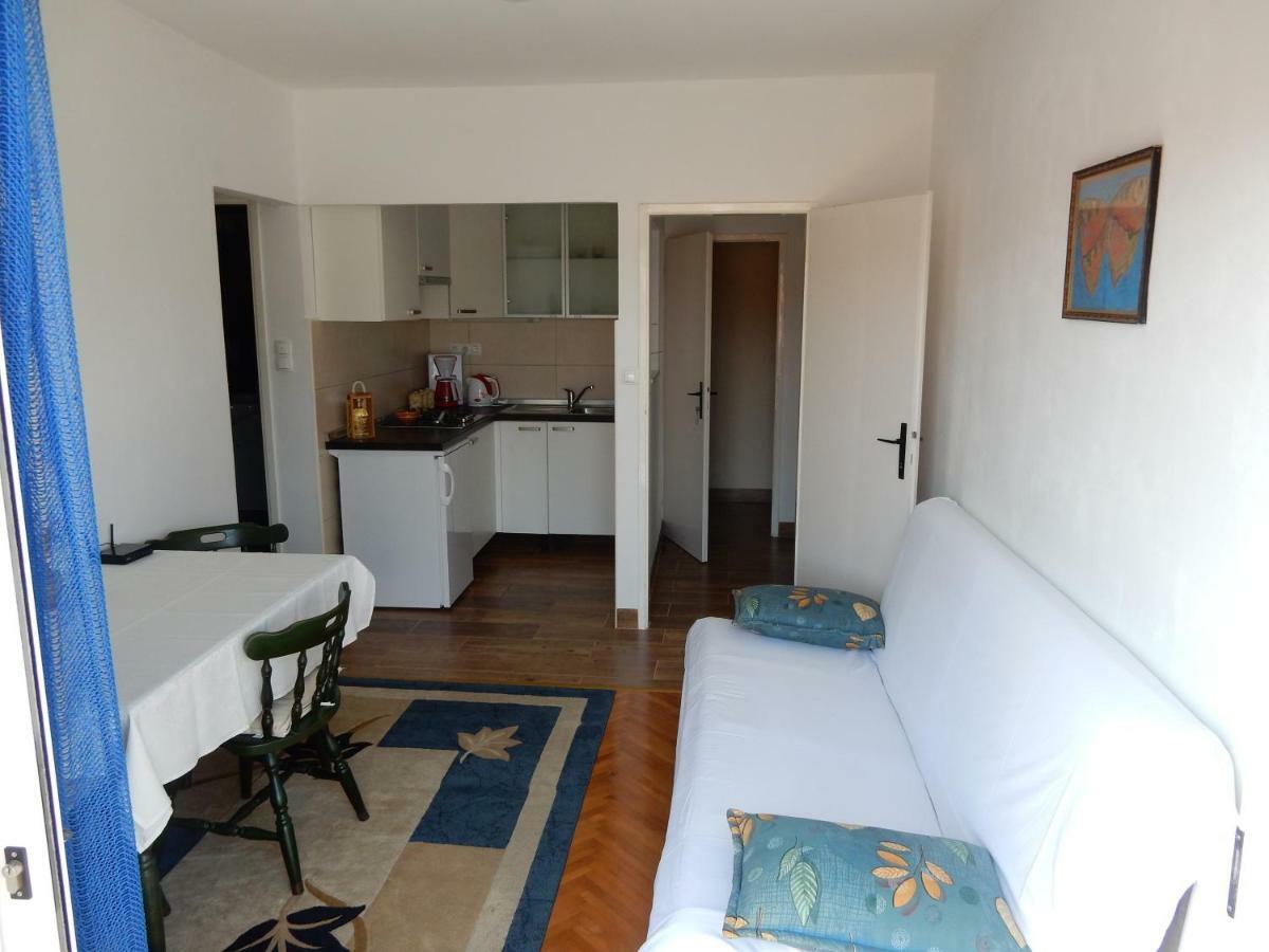 Apartments Indira Loviste Exterior photo